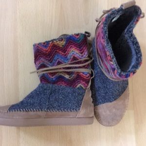 TOM’s Nepal Boots 7.5 - Suede and Multicolor